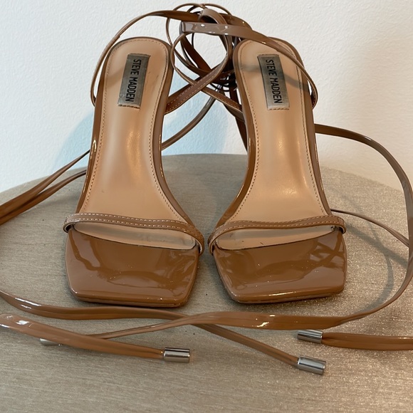 STEVE MADDEN “UPLIFT” HEELS - Picture 4 of 5